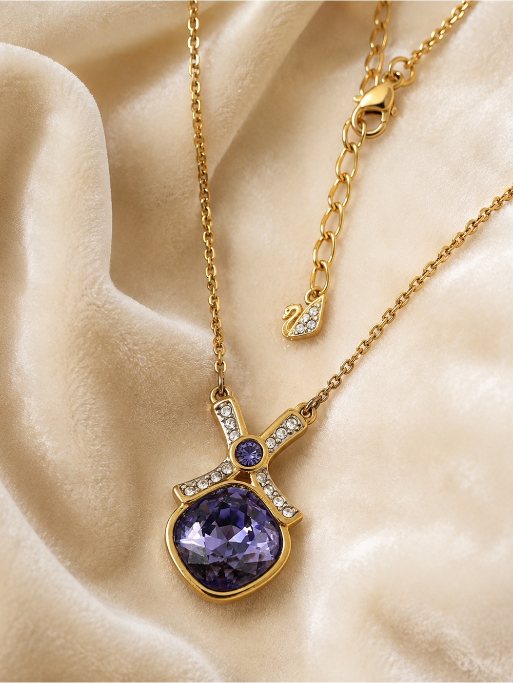 Swarovski Violet Crystal Gold Tone Pendant Necklace Adjustable Gift Box